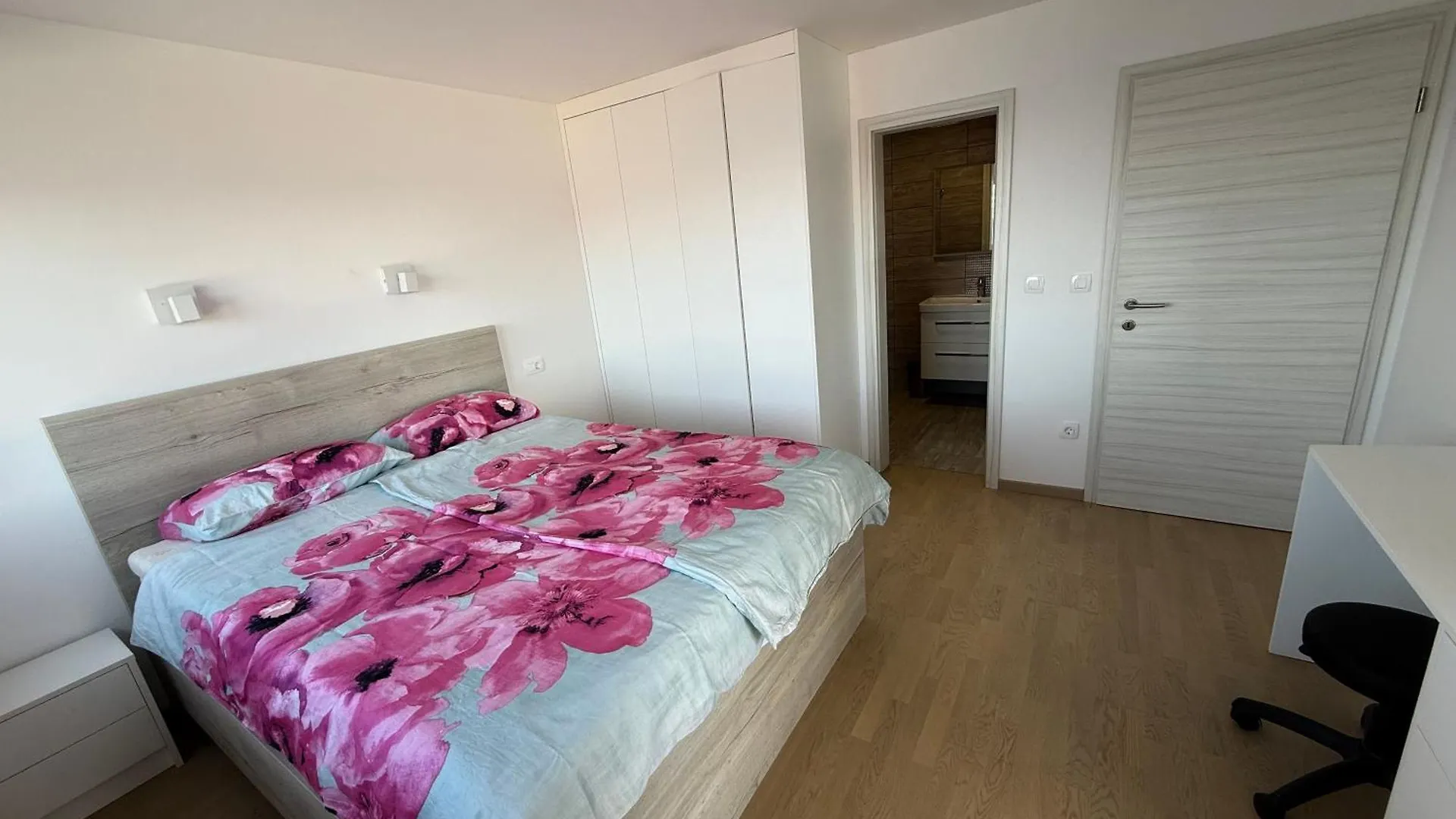 Mertik House Omisalj Apartment