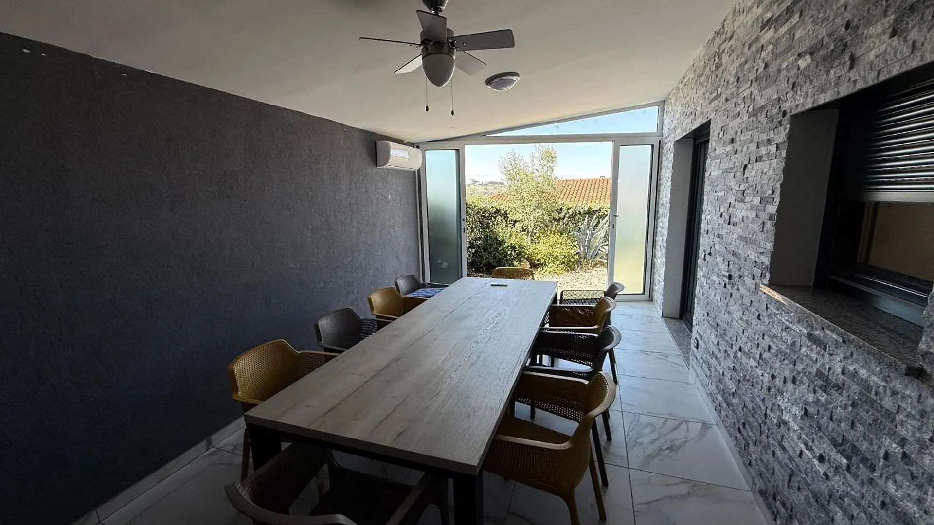 Mertik House Omisalj Apartment