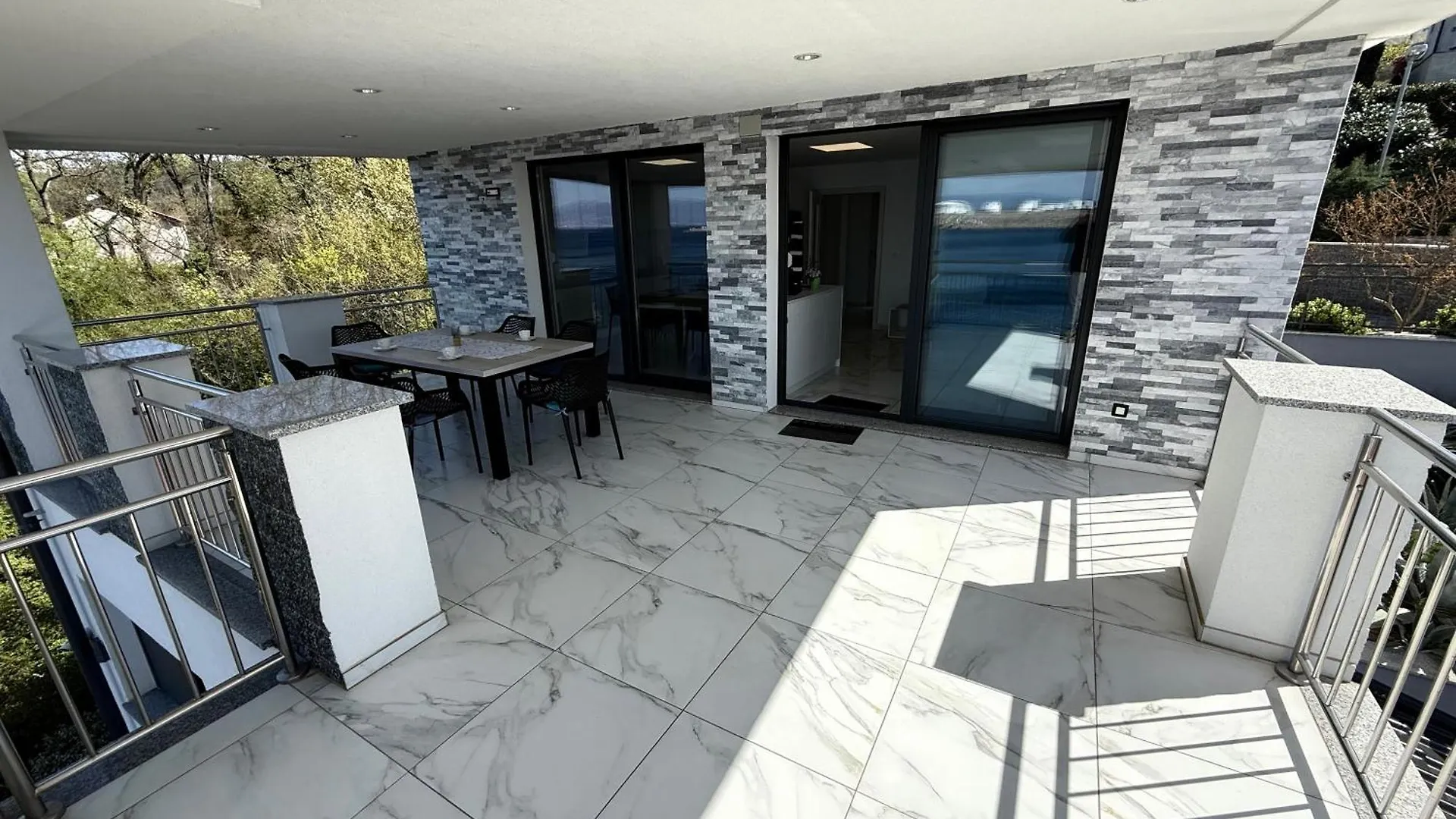 Mertik House Omisalj Apartment